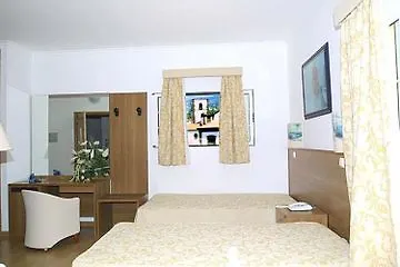 מלון פונשל Residencial Queimada De Baixo 4*,
