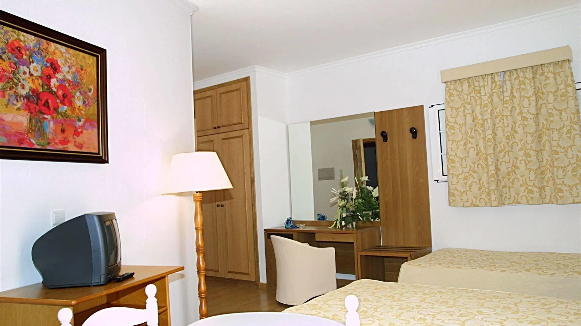 Hotel Residencial Queimada De Baixo Funchal  4*, Funchal (Madeira)